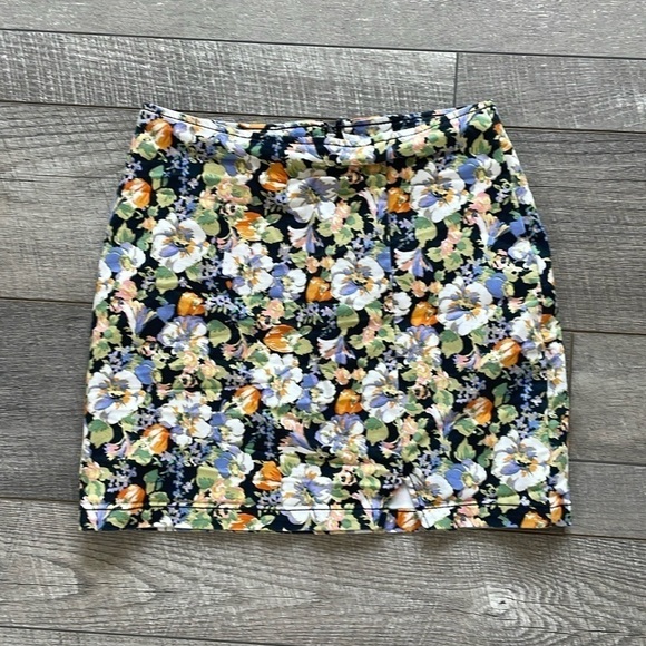 Wild Fable Size 4 Floral High-Waisted Mini Skirt - Picture 2 of 8
